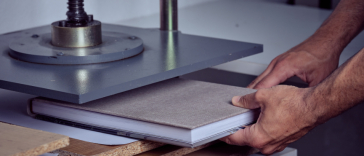 Ausbildung Buchbinder/in: Kreativität und Präzision im Handwerk Tradition trifft Handwerk: Deine Ausbildung als Buchbinder/in