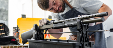 Traditionelles Handwerk mit Hightech: So wirst du Büchsenmacher/in Präzision in Perfektion: Deine Ausbildung als Büchsenmacher/in