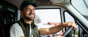 Liefern, betreuen, Verantwortung übernehmen: Starte deine Ausbildung als Servicefahrer/in Immer in Bewegung: Deine Ausbildung als Servicefahrer/in