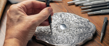 Feines Handwerk in edlem Metall: Starte deine Ausbildung als Silberschmied/in Aus Silber wird Kunst: Deine Ausbildung als Silberschmied/in